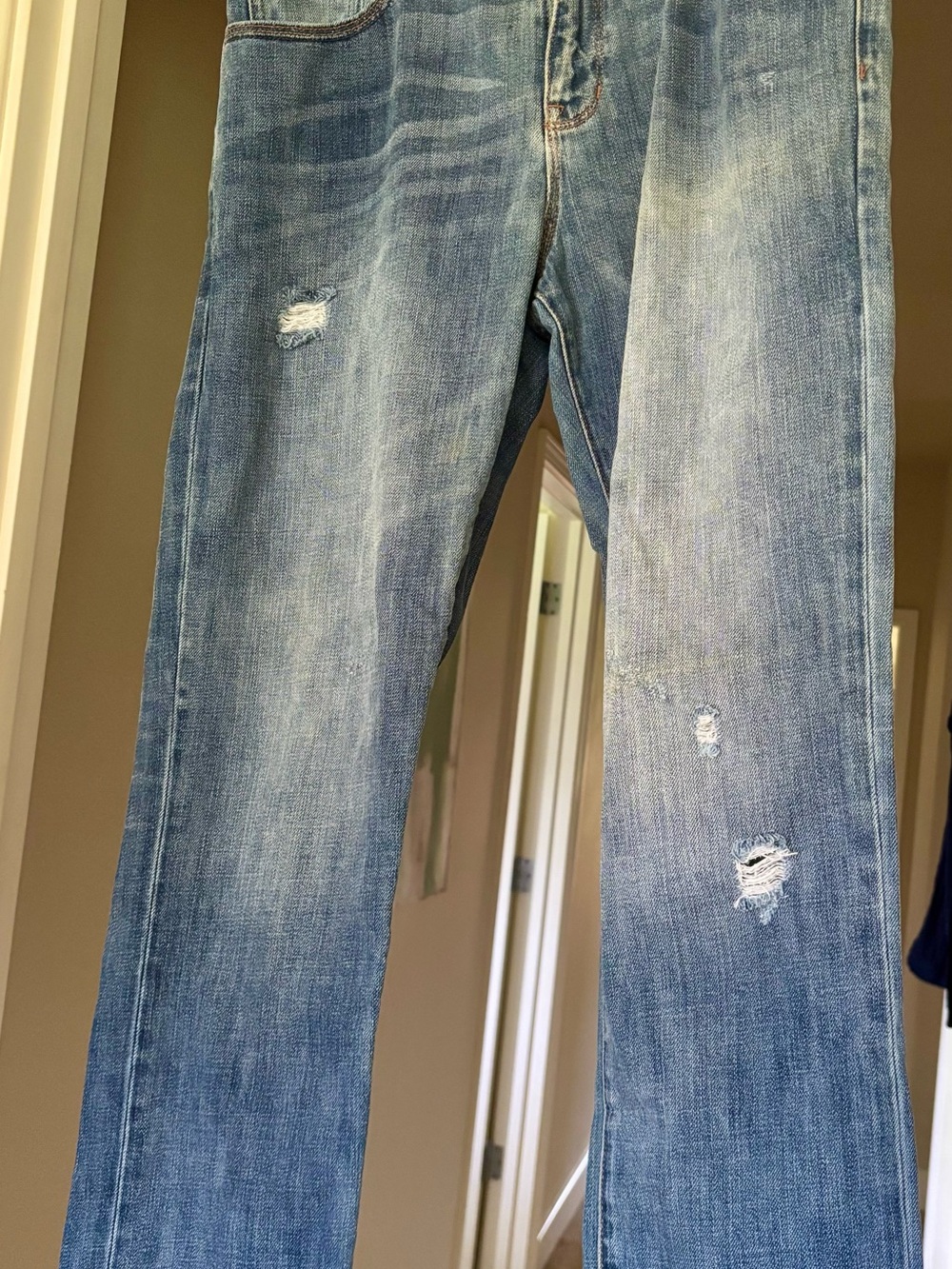 Gap Women’s Sexy Boyfriend distressed blue jeans- 29 R